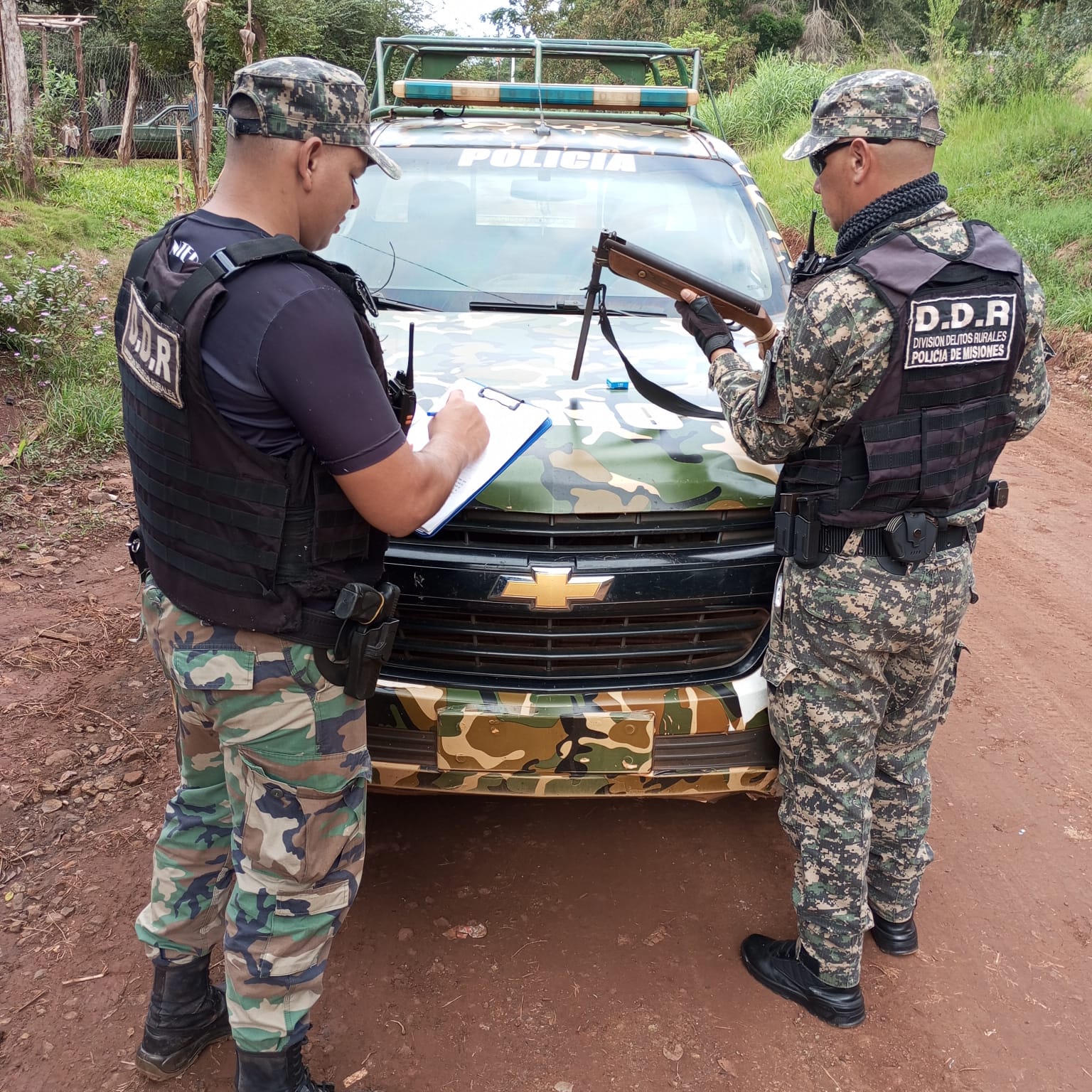 Puerto Piray: un adolescente manipulaba un rifle y un disparo impactó en la casa de una vecina 2